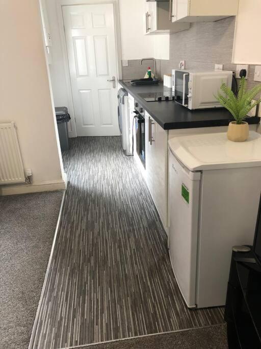 Simple And Sweet, Flat On Lewis Street - 1 Br Apartment Stoke-on-Trent Exterior foto